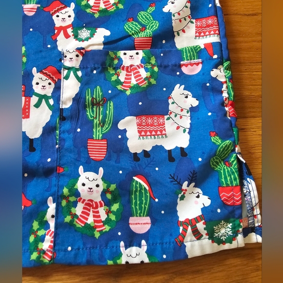Cassandra O Holiday LlamaTheme Short Slv VNeck Medical Scrub Top Women's Small - Picture 7 of 10